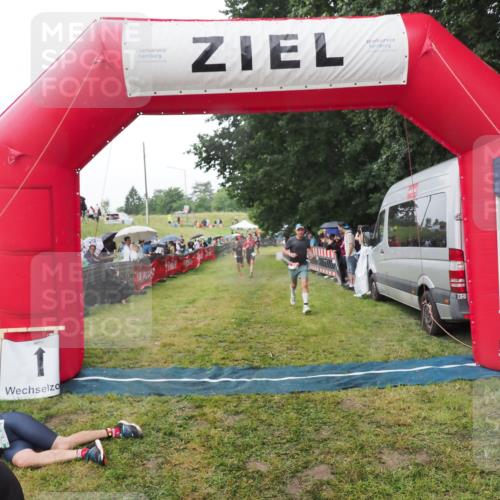 21.06.2025 - 27. Vierlanden-Triathlon MichiJ http://msf.ph/oto/8045391 15.06.2026 13:52:20 Ziel 23, 1112, 1117, 1163 meine-sportfotos.de