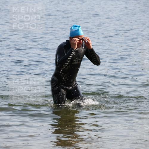 15.06.2025 - 27. Vierlanden-Triathlon Lena Gebhardt http://msf.ph/oto/8045393 15.06.2025 08:39:28 Schwimmen 168 meine-sportfotos.de