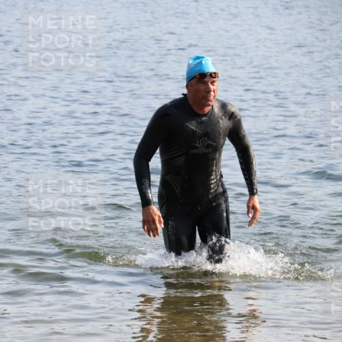 15.06.2025 - 27. Vierlanden-Triathlon Lena Gebhardt http://msf.ph/oto/8045397 15.06.2025 08:39:29 Schwimmen 168 meine-sportfotos.de