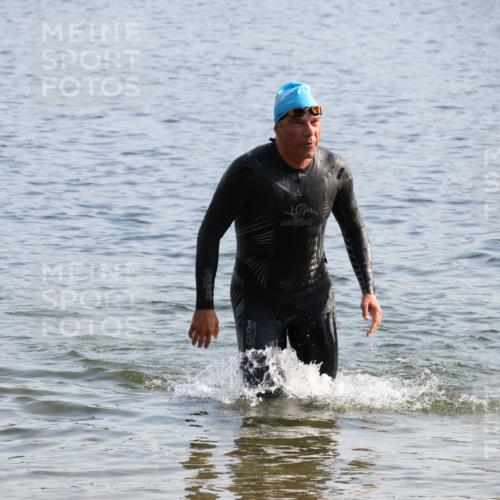 15.06.2025 - 27. Vierlanden-Triathlon Lena Gebhardt http://msf.ph/oto/8045402 15.06.2025 08:39:29 Schwimmen 168 meine-sportfotos.de