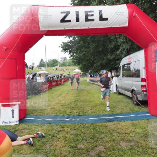 21.06.2025 - 27. Vierlanden-Triathlon MichiJ http://msf.ph/oto/8045406 15.06.2026 13:52:21 Ziel 23, 1112, 1117, 1163 meine-sportfotos.de