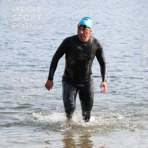 15.06.2025 - 27. Vierlanden-Triathlon Lena Gebhardt http://msf.ph/oto/8045409 15.06.2025 08:39:30 Schwimmen 168 meine-sportfotos.de
