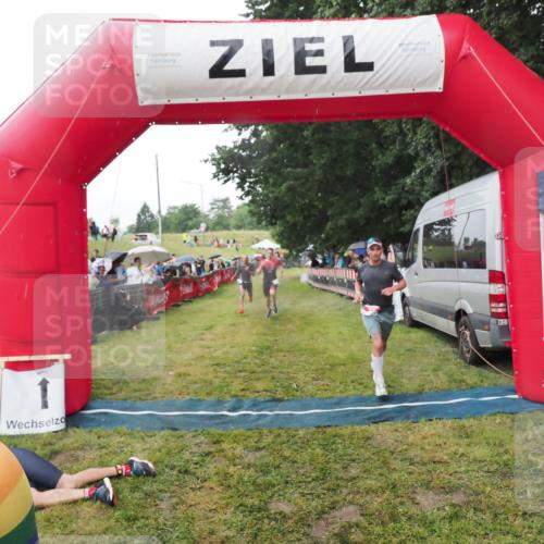 21.06.2025 - 27. Vierlanden-Triathlon MichiJ http://msf.ph/oto/8045410 15.06.2026 13:52:21 Ziel 23, 1112, 1117, 1163 meine-sportfotos.de