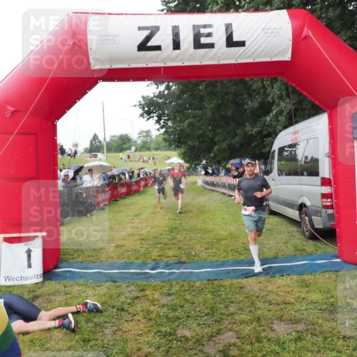 21.06.2025 - 27. Vierlanden-Triathlon MichiJ http://msf.ph/oto/8045412 15.06.2026 13:52:21 Ziel 23, 1112, 1117, 1163 meine-sportfotos.de