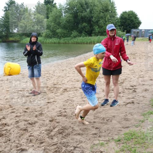 21.06.2025 - 27. Vierlanden-Triathlon Lena Gebhardt http://msf.ph/oto/8045415 15.06.2025 14:47:37 Schwimmen 1334 meine-sportfotos.de