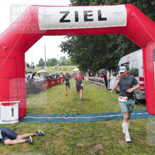 21.06.2025 - 27. Vierlanden-Triathlon MichiJ http://msf.ph/oto/8045416 15.06.2026 13:52:22 Ziel 23, 1112, 1117, 1163 meine-sportfotos.de