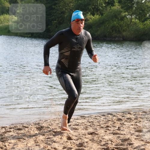 15.06.2025 - 27. Vierlanden-Triathlon Lena Gebhardt http://msf.ph/oto/8045429 15.06.2025 08:39:33 Schwimmen 59, 168 meine-sportfotos.de