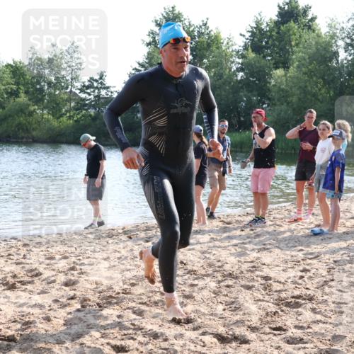 15.06.2025 - 27. Vierlanden-Triathlon Lena Gebhardt http://msf.ph/oto/8045445 15.06.2025 08:39:34 Schwimmen 59, 168 meine-sportfotos.de