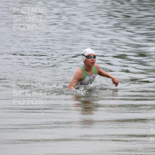 21.06.2025 - 27. Vierlanden-Triathlon Lena Gebhardt http://msf.ph/oto/8045447 15.06.2025 14:50:40 Schwimmen  meine-sportfotos.de