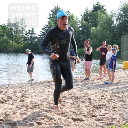 15.06.2025 - 27. Vierlanden-Triathlon Lena Gebhardt http://msf.ph/oto/8045449 15.06.2025 08:39:35 Schwimmen 59, 168 meine-sportfotos.de