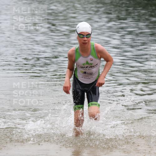 21.06.2025 - 27. Vierlanden-Triathlon Lena Gebhardt http://msf.ph/oto/8045478 15.06.2025 14:50:45 Schwimmen  meine-sportfotos.de