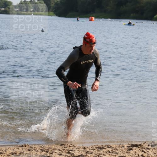 15.06.2025 - 27. Vierlanden-Triathlon Lena Gebhardt http://msf.ph/oto/8045488 15.06.2025 08:39:42 Schwimmen 59, 168 meine-sportfotos.de