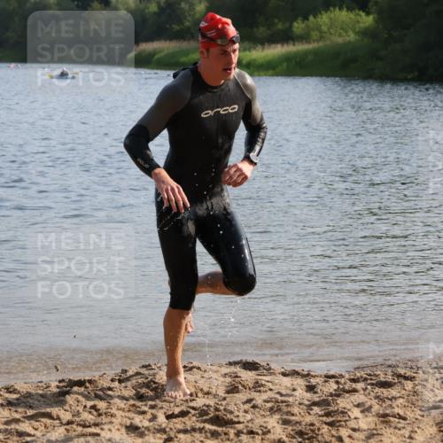 15.06.2025 - 27. Vierlanden-Triathlon Lena Gebhardt http://msf.ph/oto/8045492 15.06.2025 08:39:43 Schwimmen 59, 168 meine-sportfotos.de