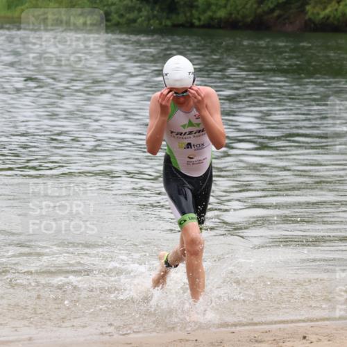 21.06.2025 - 27. Vierlanden-Triathlon Lena Gebhardt http://msf.ph/oto/8045494 15.06.2025 14:50:46 Schwimmen  meine-sportfotos.de