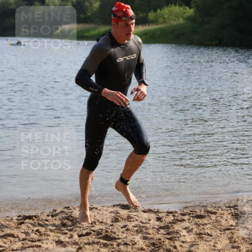 15.06.2025 - 27. Vierlanden-Triathlon Lena Gebhardt http://msf.ph/oto/8045496 15.06.2025 08:39:43 Schwimmen 59, 168 meine-sportfotos.de