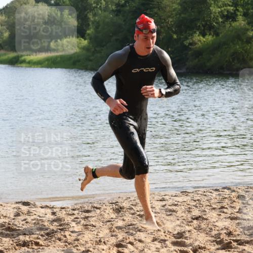 15.06.2025 - 27. Vierlanden-Triathlon Lena Gebhardt http://msf.ph/oto/8045500 15.06.2025 08:39:43 Schwimmen 59, 168 meine-sportfotos.de