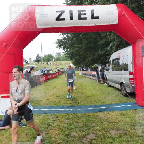 21.06.2025 - 27. Vierlanden-Triathlon MichiJ http://msf.ph/oto/8045505 15.06.2026 13:52:44 Ziel 1123, 1140 meine-sportfotos.de