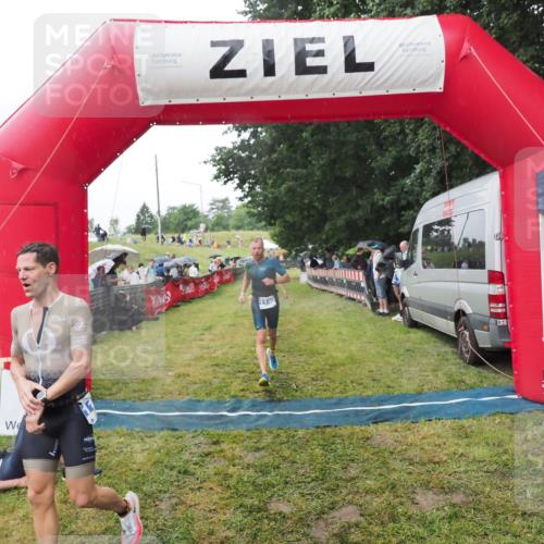 21.06.2025 - 27. Vierlanden-Triathlon MichiJ http://msf.ph/oto/8045507 15.06.2026 13:52:44 Ziel 1123, 1140 meine-sportfotos.de