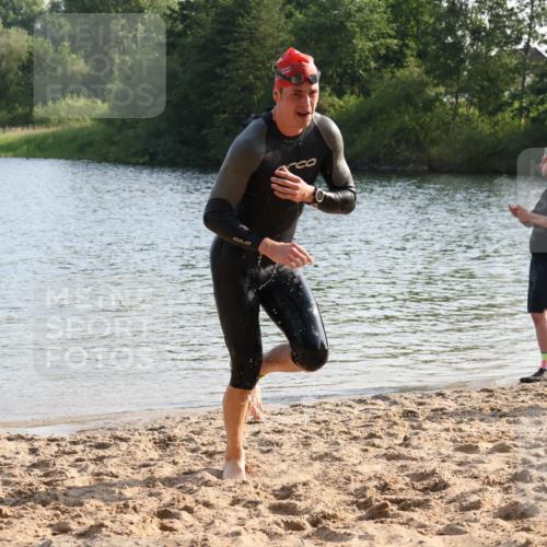 15.06.2025 - 27. Vierlanden-Triathlon Lena Gebhardt http://msf.ph/oto/8045508 15.06.2025 08:39:44 Schwimmen 59 meine-sportfotos.de