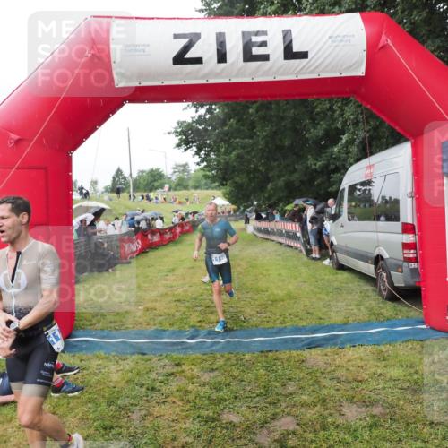21.06.2025 - 27. Vierlanden-Triathlon MichiJ http://msf.ph/oto/8045509 15.06.2026 13:52:44 Ziel 1123, 1140 meine-sportfotos.de