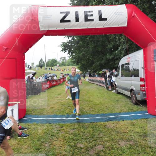 21.06.2025 - 27. Vierlanden-Triathlon MichiJ http://msf.ph/oto/8045513 15.06.2026 13:52:45 Ziel 1123, 1140 meine-sportfotos.de