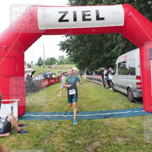 21.06.2025 - 27. Vierlanden-Triathlon MichiJ http://msf.ph/oto/8045515 15.06.2026 13:52:45 Ziel 1123, 1140 meine-sportfotos.de