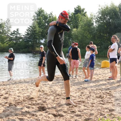 15.06.2025 - 27. Vierlanden-Triathlon Lena Gebhardt http://msf.ph/oto/8045524 15.06.2025 08:39:44 Schwimmen 59 meine-sportfotos.de