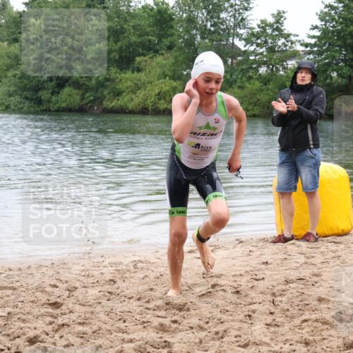 21.06.2025 - 27. Vierlanden-Triathlon Lena Gebhardt http://msf.ph/oto/8045526 15.06.2025 14:50:48 Schwimmen  meine-sportfotos.de