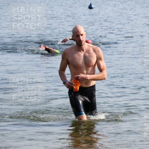 15.06.2025 - 27. Vierlanden-Triathlon Lena Gebhardt http://msf.ph/oto/8045528 15.06.2025 08:39:50 Schwimmen 3, 59 meine-sportfotos.de