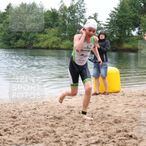 21.06.2025 - 27. Vierlanden-Triathlon Lena Gebhardt http://msf.ph/oto/8045530 15.06.2025 14:50:48 Schwimmen  meine-sportfotos.de