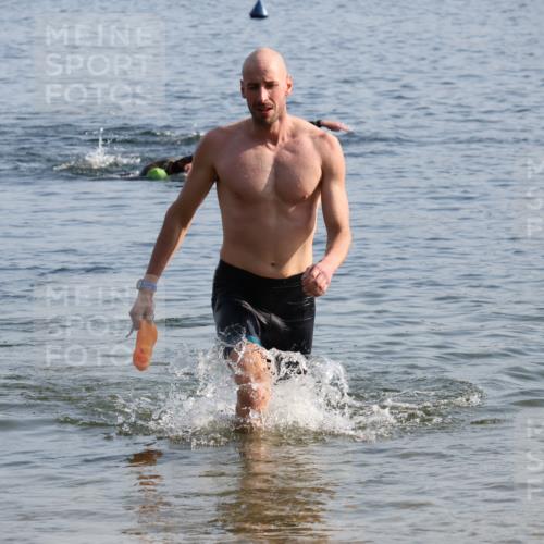 15.06.2025 - 27. Vierlanden-Triathlon Lena Gebhardt http://msf.ph/oto/8045536 15.06.2025 08:39:51 Schwimmen 3, 59 meine-sportfotos.de