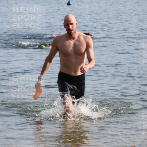 15.06.2025 - 27. Vierlanden-Triathlon Lena Gebhardt http://msf.ph/oto/8045540 15.06.2025 08:39:51 Schwimmen 3, 59 meine-sportfotos.de