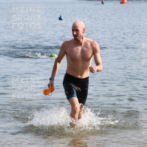 15.06.2025 - 27. Vierlanden-Triathlon Lena Gebhardt http://msf.ph/oto/8045543 15.06.2025 08:39:52 Schwimmen 3, 59 meine-sportfotos.de