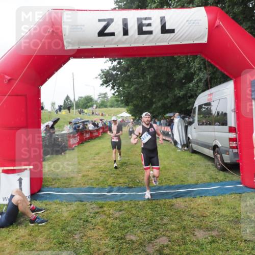 21.06.2025 - 27. Vierlanden-Triathlon MichiJ http://msf.ph/oto/8045568 15.06.2026 13:53:09 Ziel 48, 1128, 1130, 1161 meine-sportfotos.de