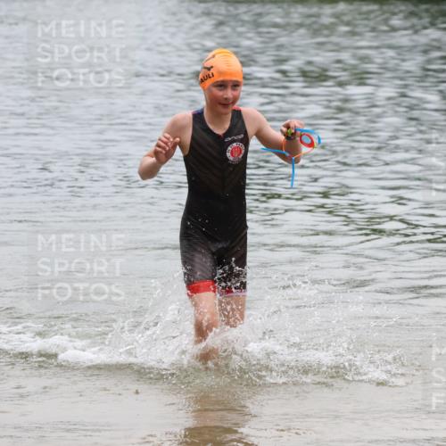 21.06.2025 - 27. Vierlanden-Triathlon Lena Gebhardt http://msf.ph/oto/8045572 15.06.2025 14:50:53 Schwimmen  meine-sportfotos.de