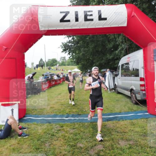 21.06.2025 - 27. Vierlanden-Triathlon MichiJ http://msf.ph/oto/8045573 15.06.2026 13:53:09 Ziel 48, 1128, 1130, 1161 meine-sportfotos.de