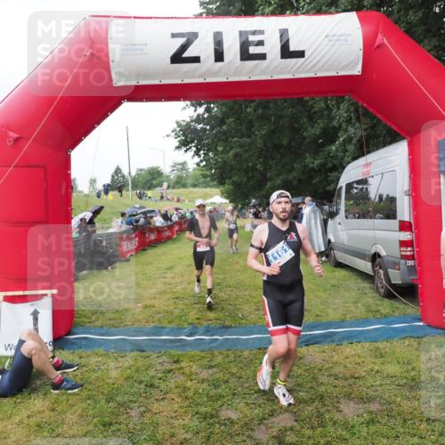 21.06.2025 - 27. Vierlanden-Triathlon MichiJ http://msf.ph/oto/8045575 15.06.2026 13:53:09 Ziel 48, 1128, 1130, 1161 meine-sportfotos.de