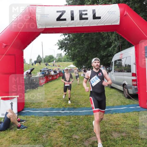 21.06.2025 - 27. Vierlanden-Triathlon MichiJ http://msf.ph/oto/8045577 15.06.2026 13:53:10 Ziel 48, 1128, 1130, 1161 meine-sportfotos.de