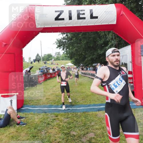 21.06.2025 - 27. Vierlanden-Triathlon MichiJ http://msf.ph/oto/8045583 15.06.2026 13:53:10 Ziel 48, 1128, 1130, 1161 meine-sportfotos.de