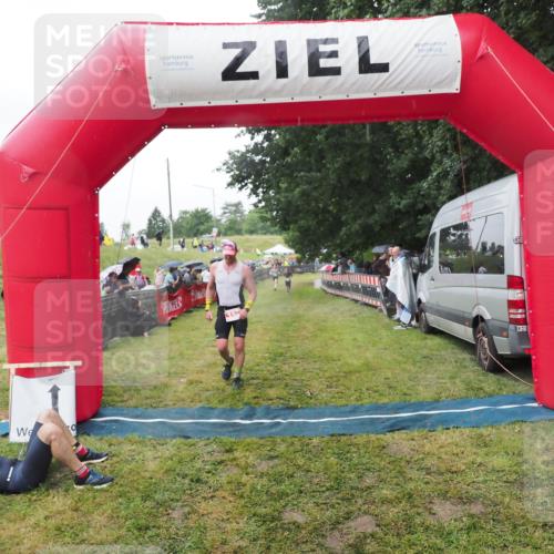 21.06.2025 - 27. Vierlanden-Triathlon MichiJ http://msf.ph/oto/8045619 15.06.2026 13:53:23 Ziel 115 meine-sportfotos.de