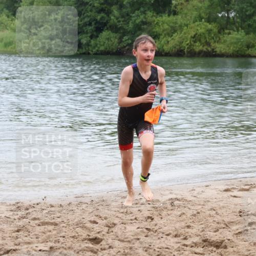 21.06.2025 - 27. Vierlanden-Triathlon Lena Gebhardt http://msf.ph/oto/8045623 15.06.2025 14:50:55 Schwimmen  meine-sportfotos.de