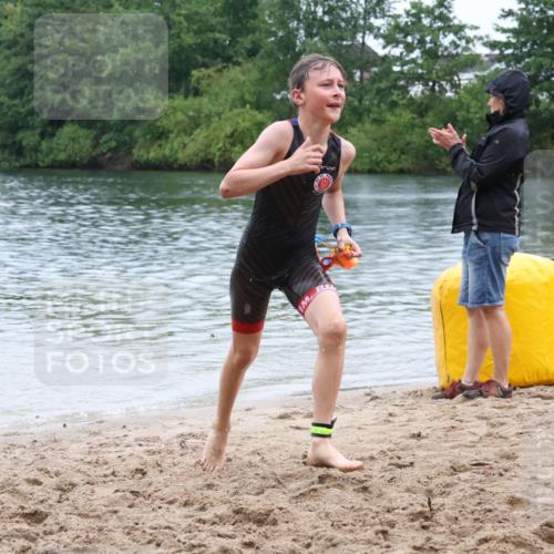 21.06.2025 - 27. Vierlanden-Triathlon Lena Gebhardt http://msf.ph/oto/8045626 15.06.2025 14:50:56 Schwimmen  meine-sportfotos.de