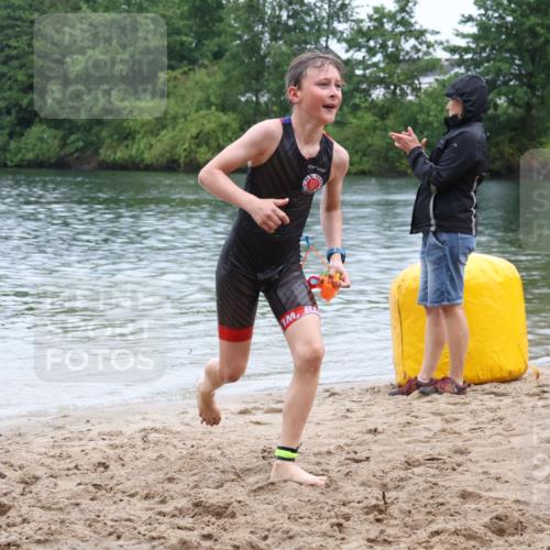 21.06.2025 - 27. Vierlanden-Triathlon Lena Gebhardt http://msf.ph/oto/8045630 15.06.2025 14:50:56 Schwimmen  meine-sportfotos.de