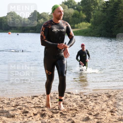 15.06.2025 - 27. Vierlanden-Triathlon Lena Gebhardt http://msf.ph/oto/8045641 15.06.2025 08:40:15 Schwimmen 67, 82 meine-sportfotos.de
