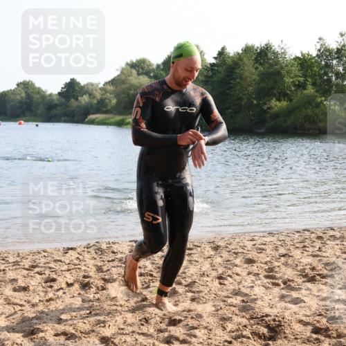 15.06.2025 - 27. Vierlanden-Triathlon Lena Gebhardt http://msf.ph/oto/8045649 15.06.2025 08:40:16 Schwimmen 67, 82 meine-sportfotos.de