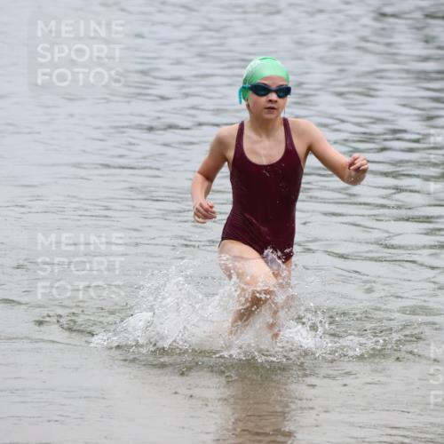 21.06.2025 - 27. Vierlanden-Triathlon Lena Gebhardt http://msf.ph/oto/8045666 15.06.2025 14:51:11 Schwimmen  meine-sportfotos.de