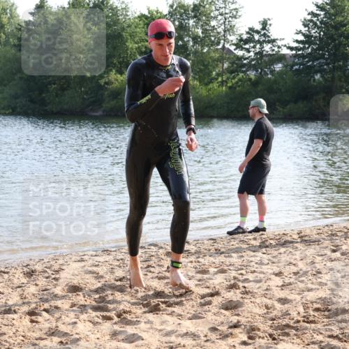 15.06.2025 - 27. Vierlanden-Triathlon Lena Gebhardt http://msf.ph/oto/8045676 15.06.2025 08:40:19 Schwimmen 67, 82 meine-sportfotos.de