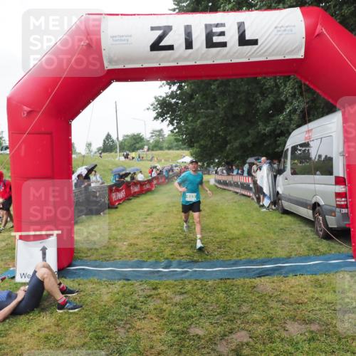 21.06.2025 - 27. Vierlanden-Triathlon MichiJ http://msf.ph/oto/8045679 15.06.2026 13:53:39 Ziel 653 meine-sportfotos.de