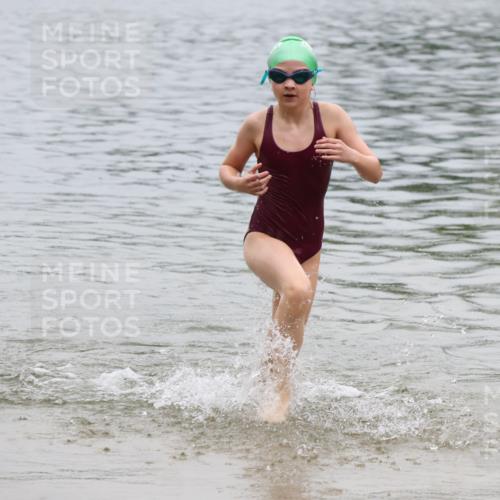 21.06.2025 - 27. Vierlanden-Triathlon Lena Gebhardt http://msf.ph/oto/8045682 15.06.2025 14:51:12 Schwimmen  meine-sportfotos.de