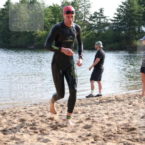 15.06.2025 - 27. Vierlanden-Triathlon Lena Gebhardt http://msf.ph/oto/8045684 15.06.2025 08:40:19 Schwimmen 67, 82 meine-sportfotos.de